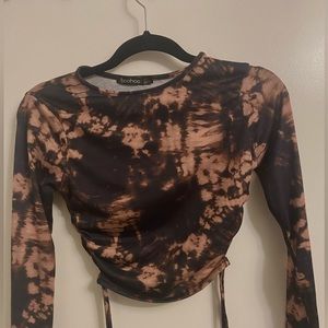 GOING OUT TOP boohoo cropped tie dye string tie long sleeve shirt brand new